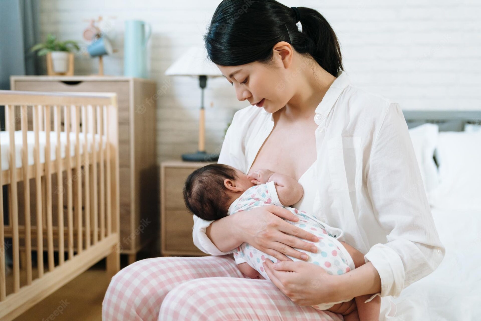 Babyz Corner - Fun ways to keep the baby calm during feeding | Babyz Corner